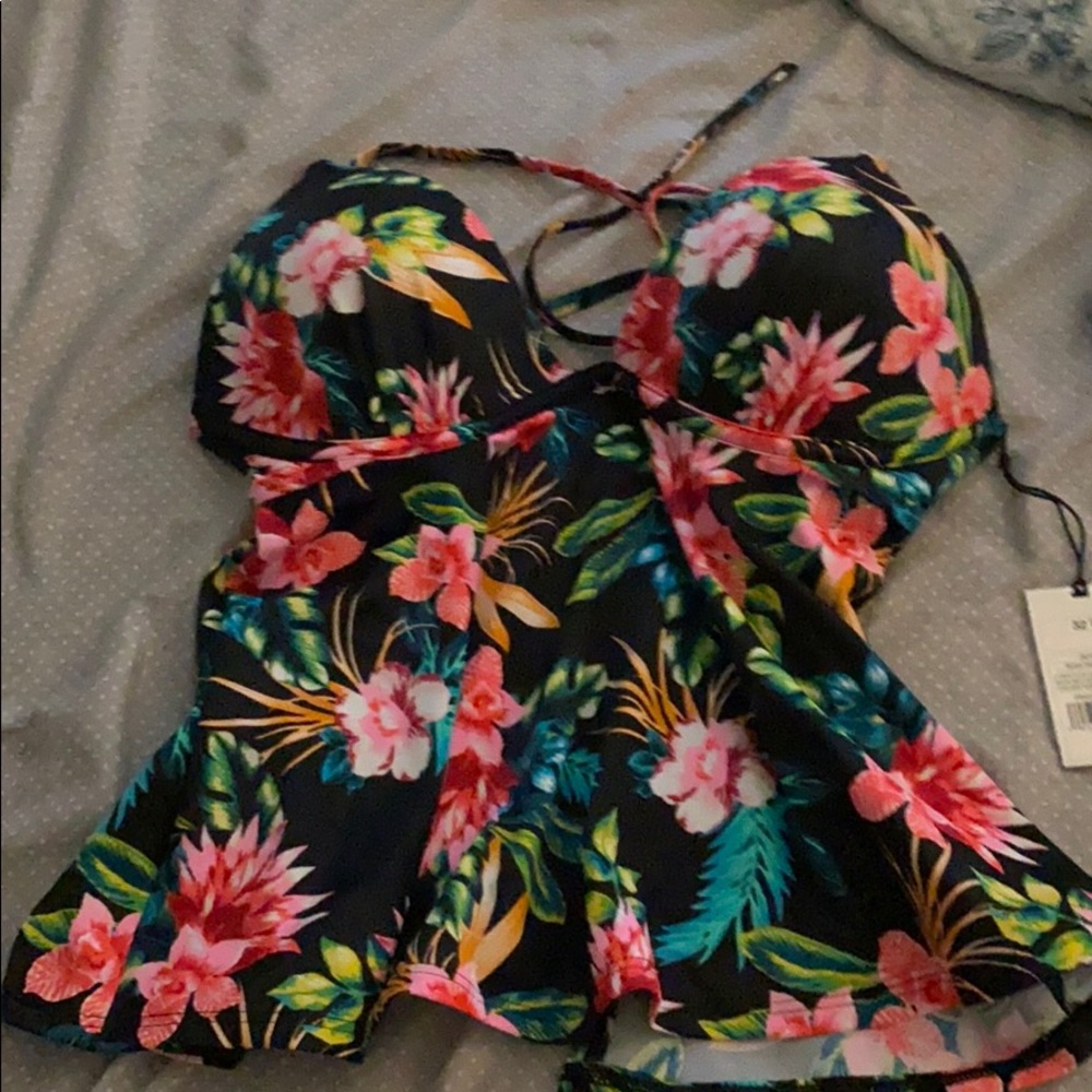 32 D shade and shore baiting suit top